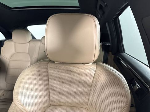 Certified 2023 Porsche Macan S AWD/4WD image 40