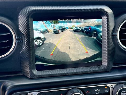 Used 2021 Jeep Wrangler Unlimited Rubicon 4xe w/ Cold Weather Group AWD/4WD image 15