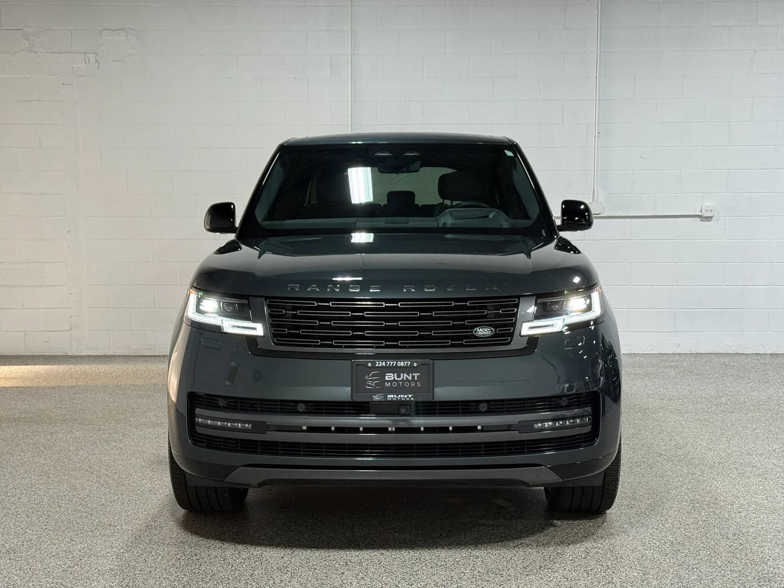 Used 2024 Land Rover Range Rover Long Wheelbase SE AWD/4WD image 3