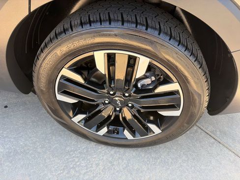 Used 2024 Kia Telluride SX w/ Towing Package AWD/4WD image 10