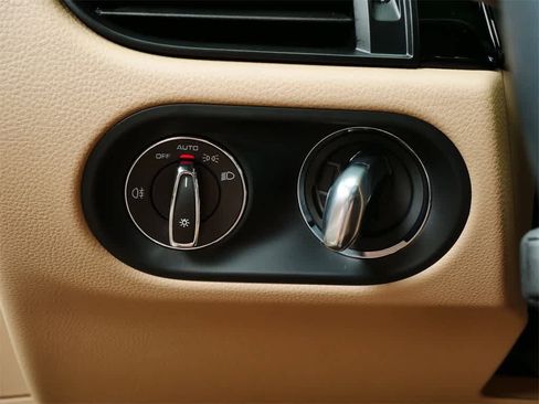 Used 2025 Porsche Macan image 19