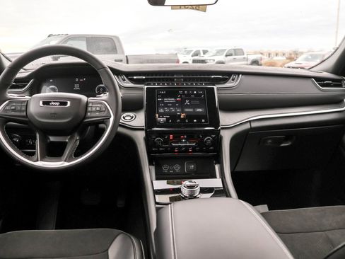 New 2025 Jeep Grand Cherokee L Altitude image 19