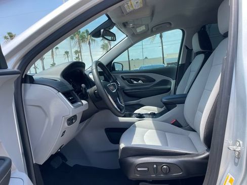 Used 2022 GMC Terrain SLE w/ Driver Convenience Package FWD image 9