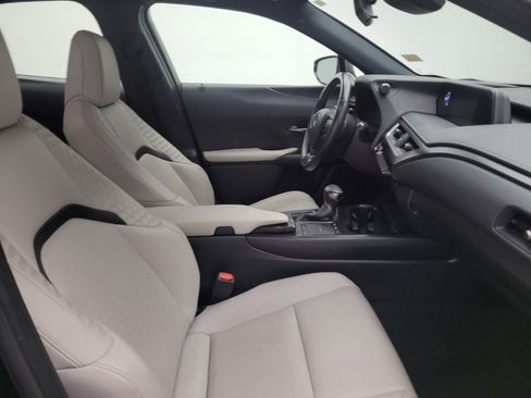 Used 2022 Lexus UX 200 w/ Accessory Package (Z2) FWD image 21