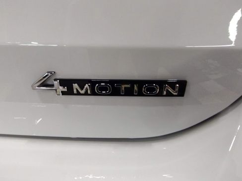 New 2025 Volkswagen Taos SEL image 13