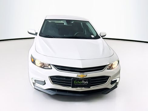 Used 2018 Chevrolet Malibu LT image 2