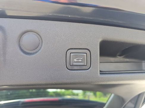 Used 2019 Chevrolet Equinox LT FWD image 14