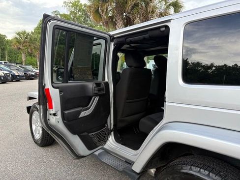 Used 2012 Jeep Wrangler Unlimited Sahara w/ Connectivity Group AWD/4WD image 17