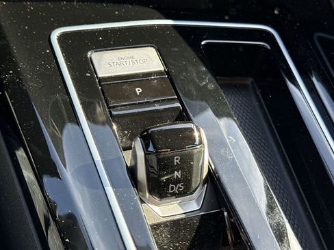 Used 2024 Volkswagen Golf R 2.0T image 25