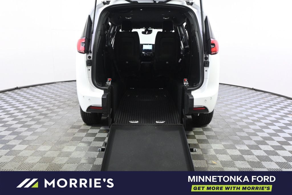 Used 2026 Chrysler Pacifica Select FWD image 20