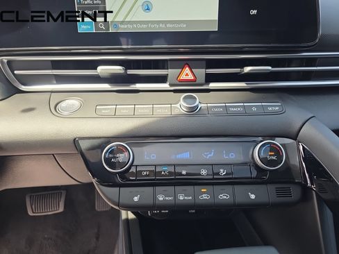 Certified 2025 Hyundai Elantra Limited FWD image 23