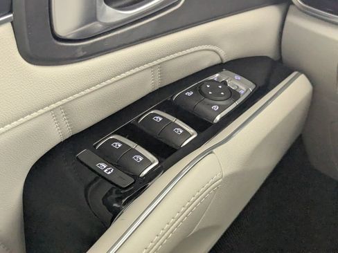 Used 2022 Kia Sorento S w/ Panoramic Sunroof Package FWD image 15