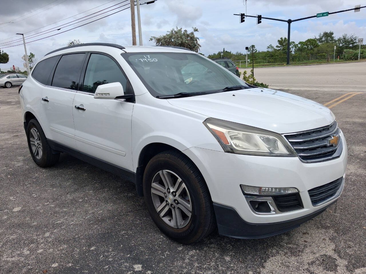 Used 2017 Chevrolet Traverse LT FWD image 4