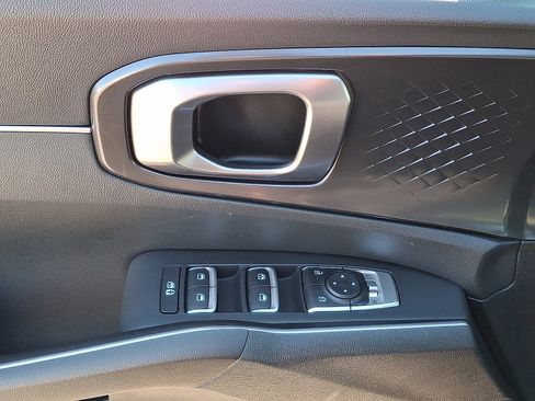 Used 2024 Kia Sorento S image 9