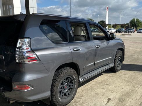 Used 2015 Lexus GX 460 w/ Premium Package AWD/4WD image 9