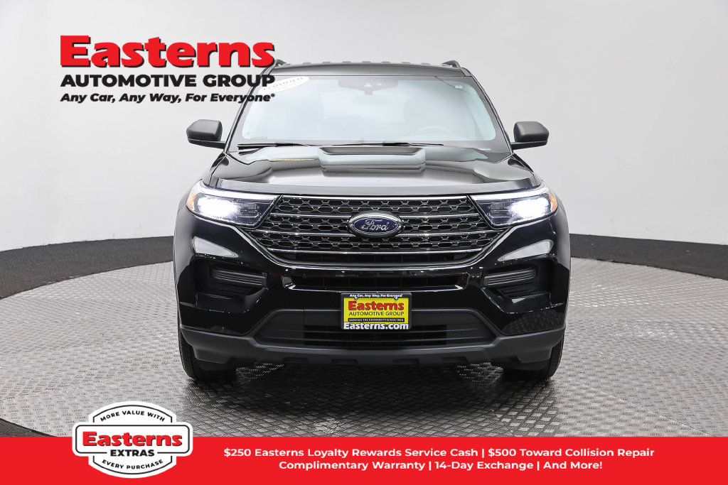 Used 2023 Ford Explorer XLT AWD/4WD image 3