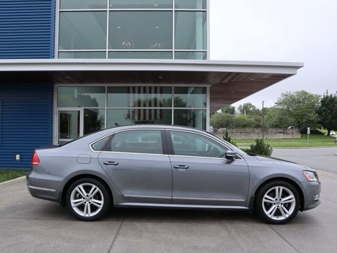 Used 2015 Volkswagen Passat 1.8T SE FWD image 2