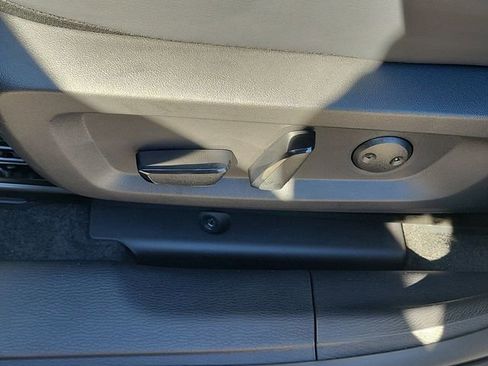 New 2025 Mitsubishi Outlander SE image 19