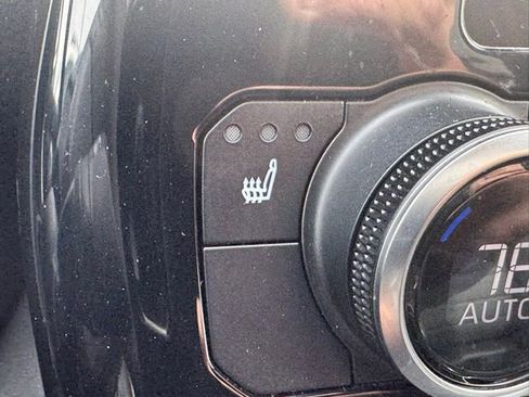 Used 2023 Toyota Highlander XLE image 14