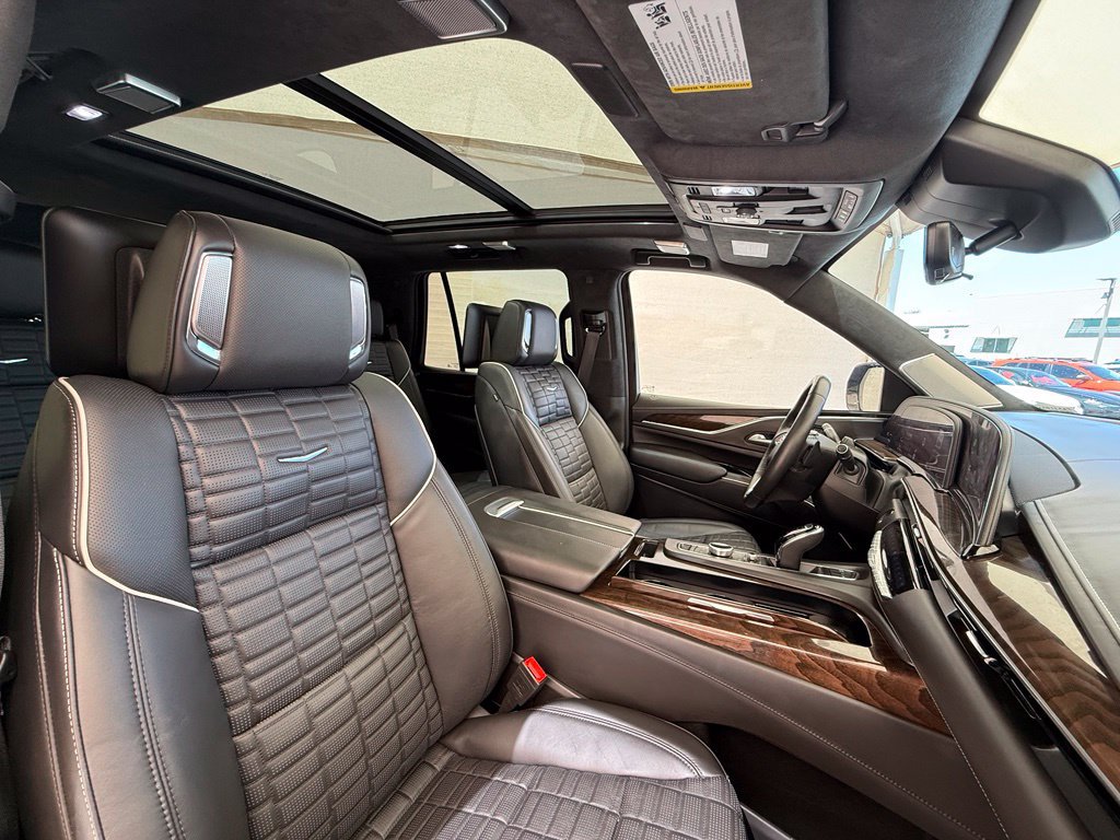 Used 2024 Cadillac Escalade Sport Platinum w/ LPO, ONYX Package AWD/4WD image 16