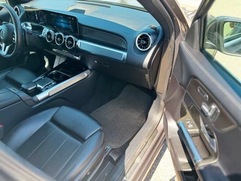 Used 2021 Mercedes-Benz GLB 250 image 35