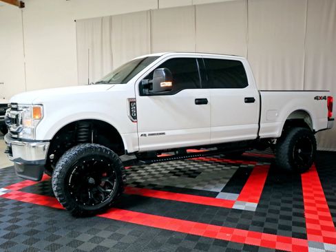 Used 2021 Ford F250 XLT image 3