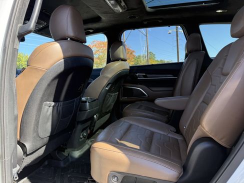 Used 2020 Kia Telluride SX w/ SX Prestige Package image 9