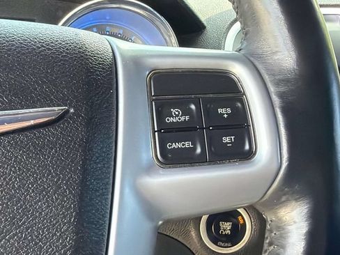 Used 2014 Chrysler 300 C AWD/4WD image 32