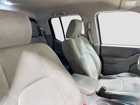 Used 2016 Nissan Frontier SV image 25