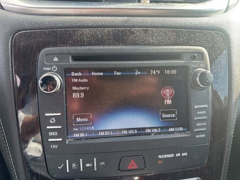 Used 2017 Chevrolet Traverse LT FWD image 9
