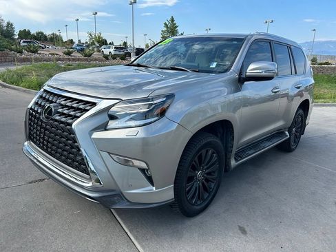 Used 2023 Lexus GX 460 Premium w/ Accessory Package AWD/4WD image 3