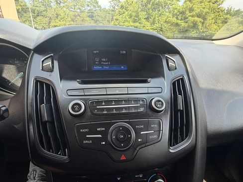 Used 2017 Ford Focus SE FWD image 21