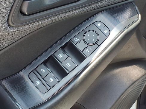 Used 2023 Nissan Rogue S AWD/4WD image 15