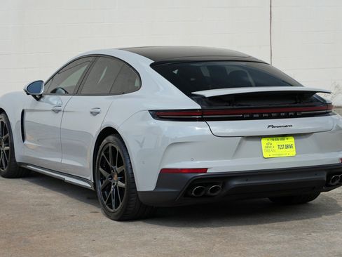 Used 2025 Porsche Panamera image 57