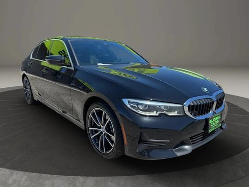 Used 2019 BMW 330i Sedan w/ Convenience Package RWD image 4