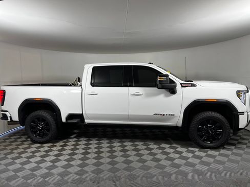Used 2024 GMC Sierra 2500 AT4 w/ AT4 Premium Plus Package AWD/4WD image 3