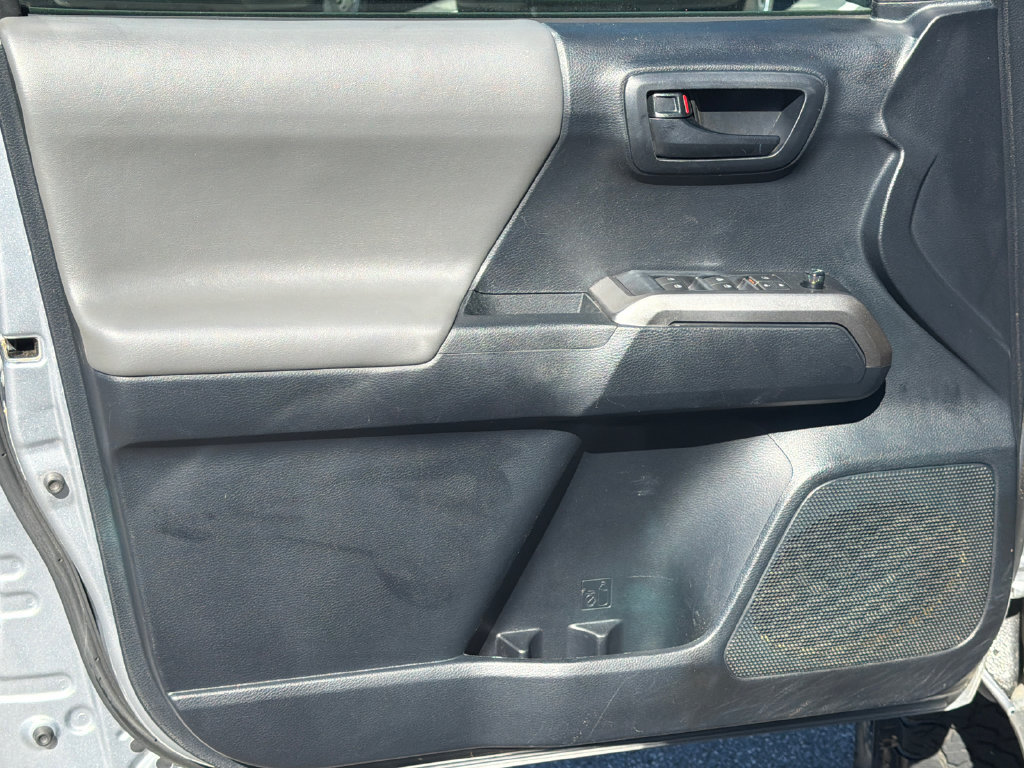 Used 2019 Toyota Tacoma SR5 AWD/4WD image 10