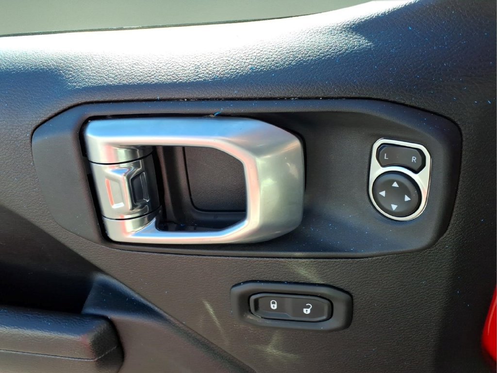 Used 2026 Jeep Gladiator Mojave AWD/4WD image 14