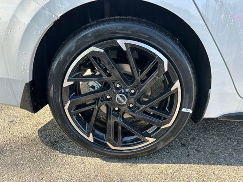 New 2026 Nissan Sentra SR w/ SR Premium Package FWD image 15