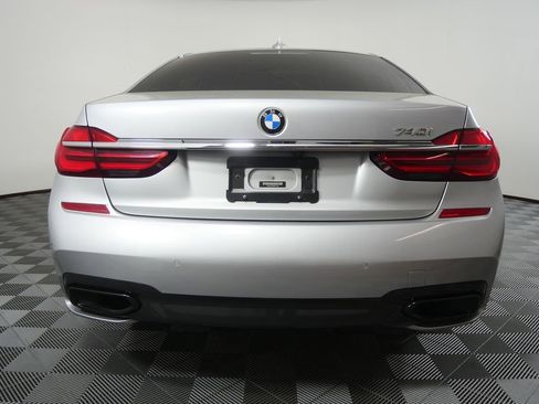 Used 2019 BMW 740i w/ Executive Package image 4