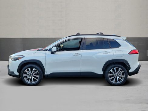 Used 2023 Toyota Corolla Cross XLE w/ Convenience Package image 3