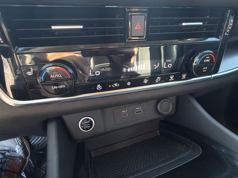 Used 2021 Nissan Rogue SV w/ Premium Package FWD image 25