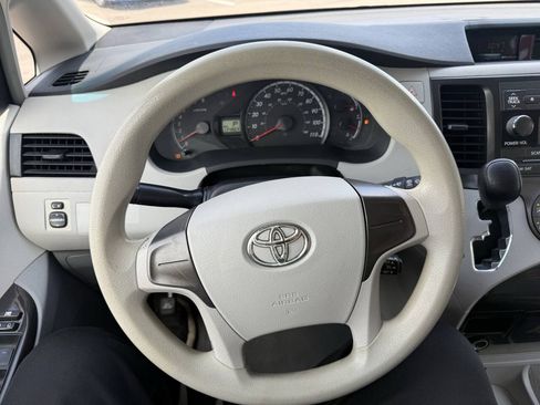Used 2011 Toyota Sienna FWD image 22