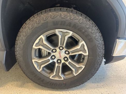 New 2026 GMC Sierra 1500 SLE w/ X31 Off-Road Package AWD/4WD image 14