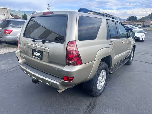 Used 2005 Toyota 4Runner SR5 AWD/4WD image 3