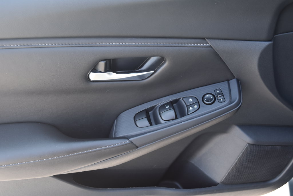 Used 2024 Nissan Sentra SV FWD image 8