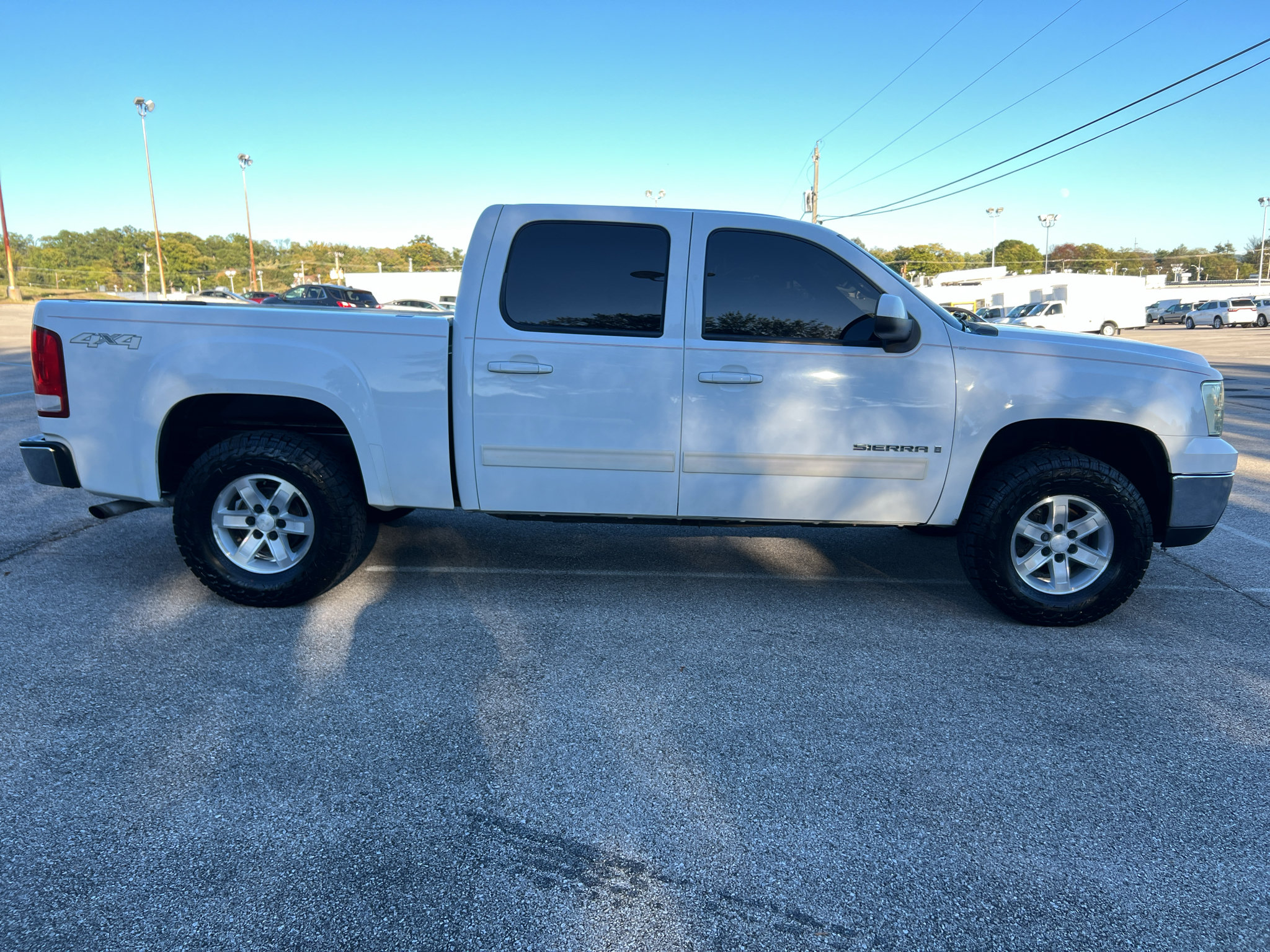 Used 2008 GMC Sierra 1500 SLT w/ SLT Preferred Package AWD/4WD image 2