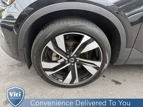 Certified 2023 Volvo XC40 B5 Ultimate w/ Protection Package Premier AWD/4WD image 12