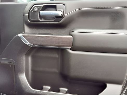 Used 2022 Chevrolet Silverado 2500 LTZ w/ LTZ Convenience Package image 11