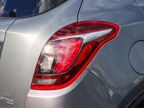 Used 2019 Buick Encore Essence image 8